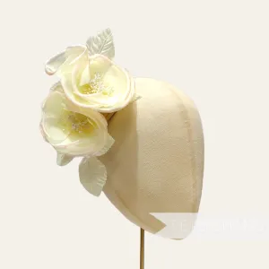 'Clare' Triple Silk Blossoms and Bud Hat Flower Mount